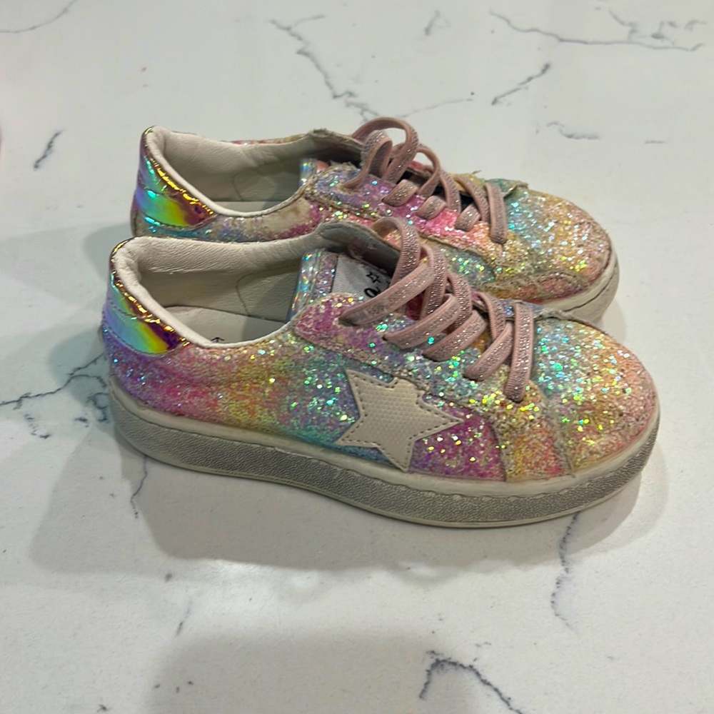 Lola and the boys star shoes